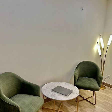 Hotel Limon & Banquet Sector 29, グルガウン エクステリア 写真