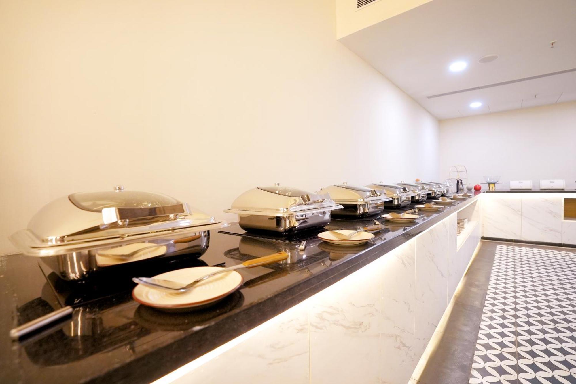 Hotel Limon & Banquet Sector 29, グルガウン エクステリア 写真
