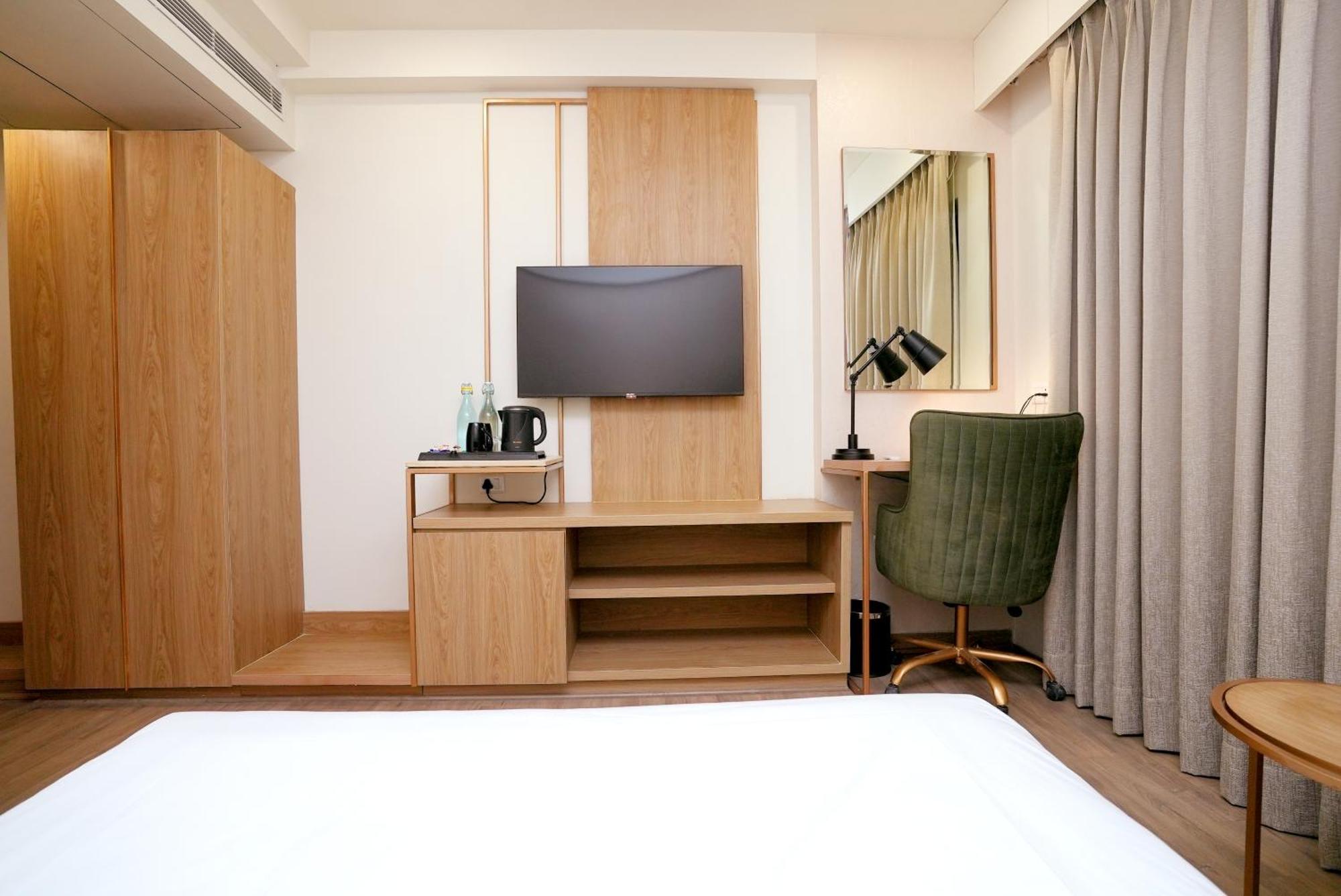 Hotel Limon & Banquet Sector 29, グルガウン エクステリア 写真